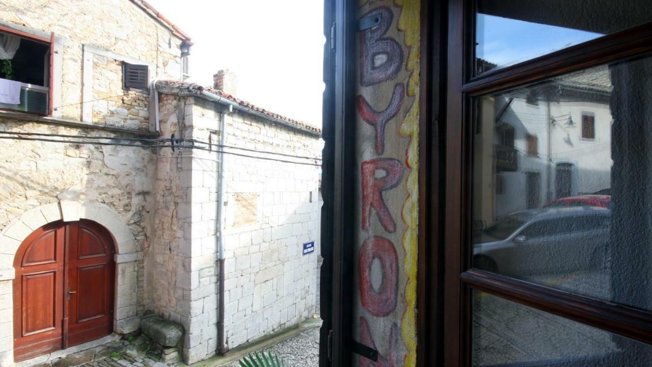 Studio Apartman Galerija Buzet Extérieur photo