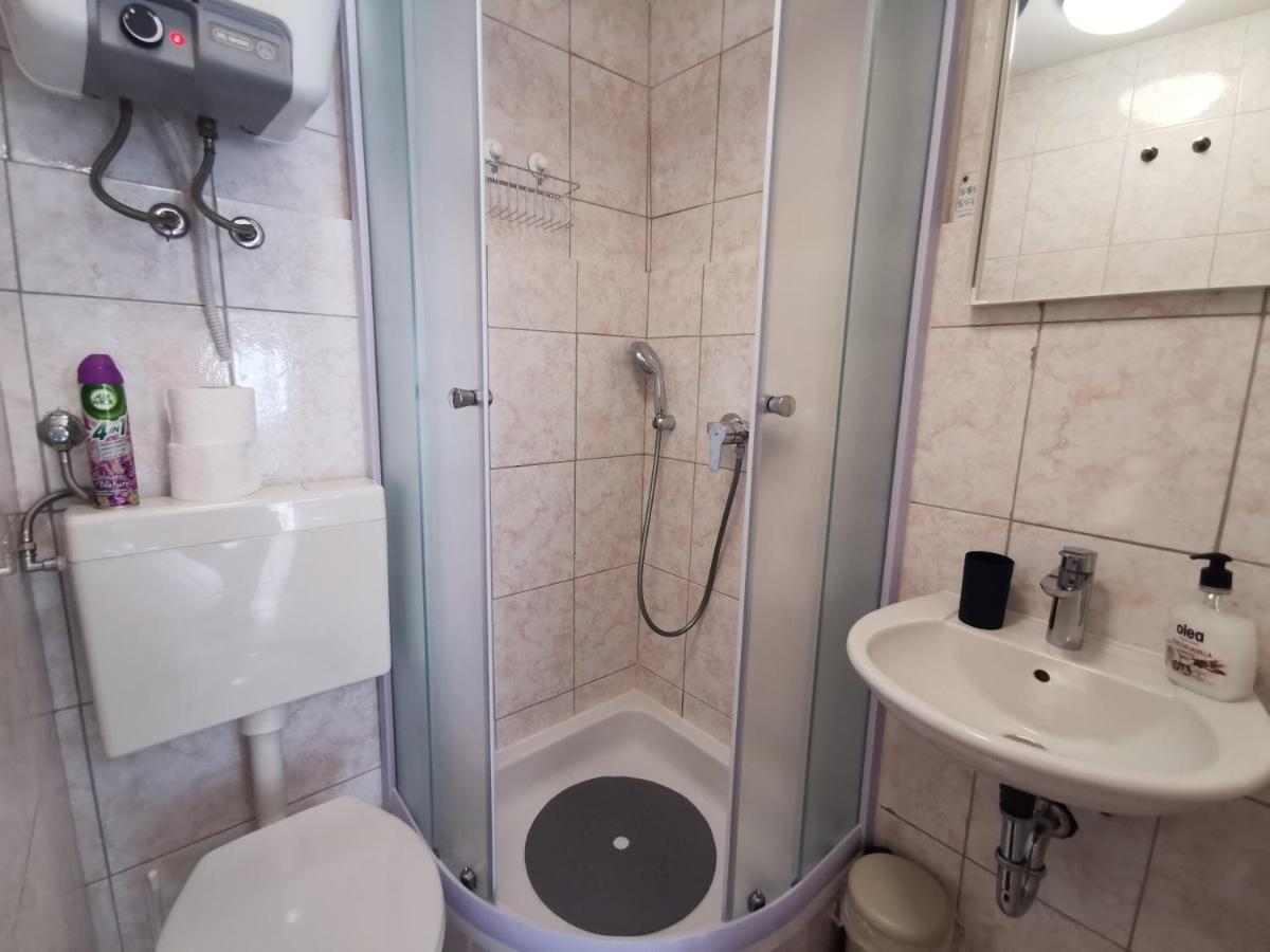 Studio Apartman Galerija Buzet Extérieur photo